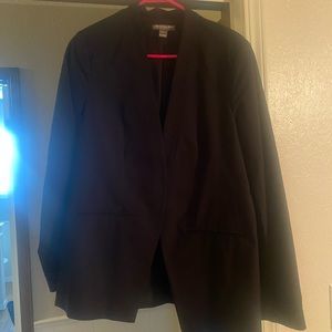 A Pea in the Pod black blazer